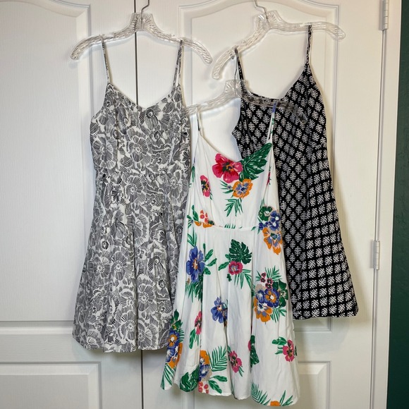 Old Navy Sundress Bundle Slip On Casual Summer Dresses Mini Black White Floral - Picture 15 of 15